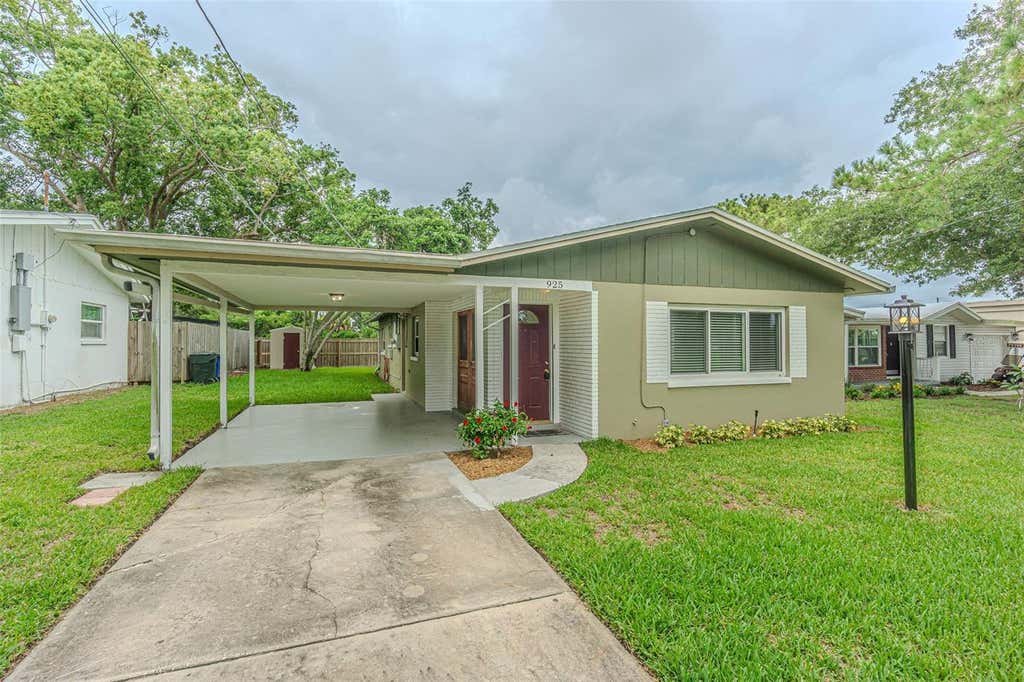 Photo of 925 Cedarwood Avenue, Dunedin, FL 34698 (MLS # TB8533135)