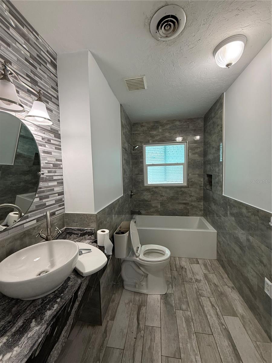 SORRENTO SHORES - Residential