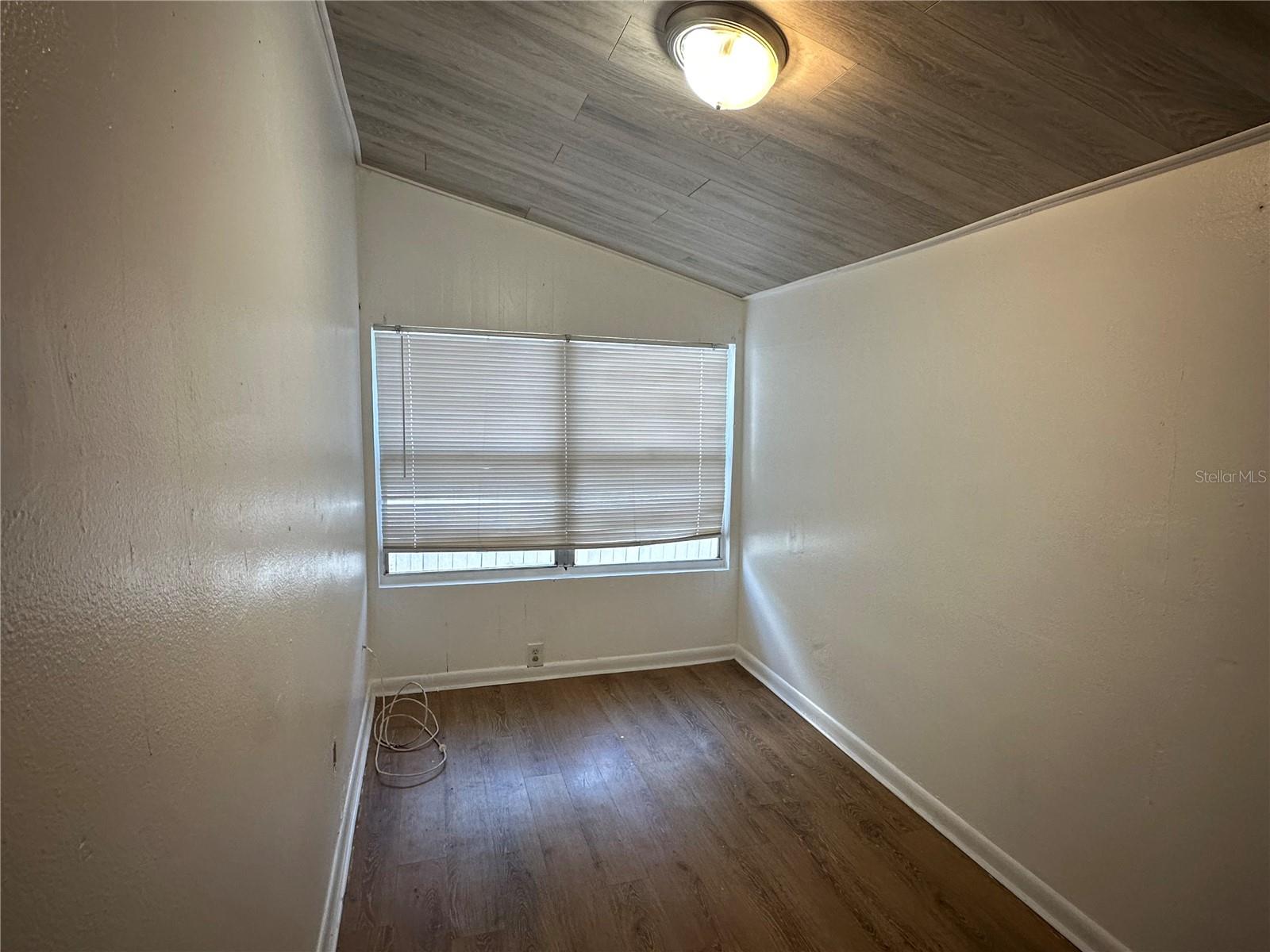 JACKSON HEIGHTS - Residential Income