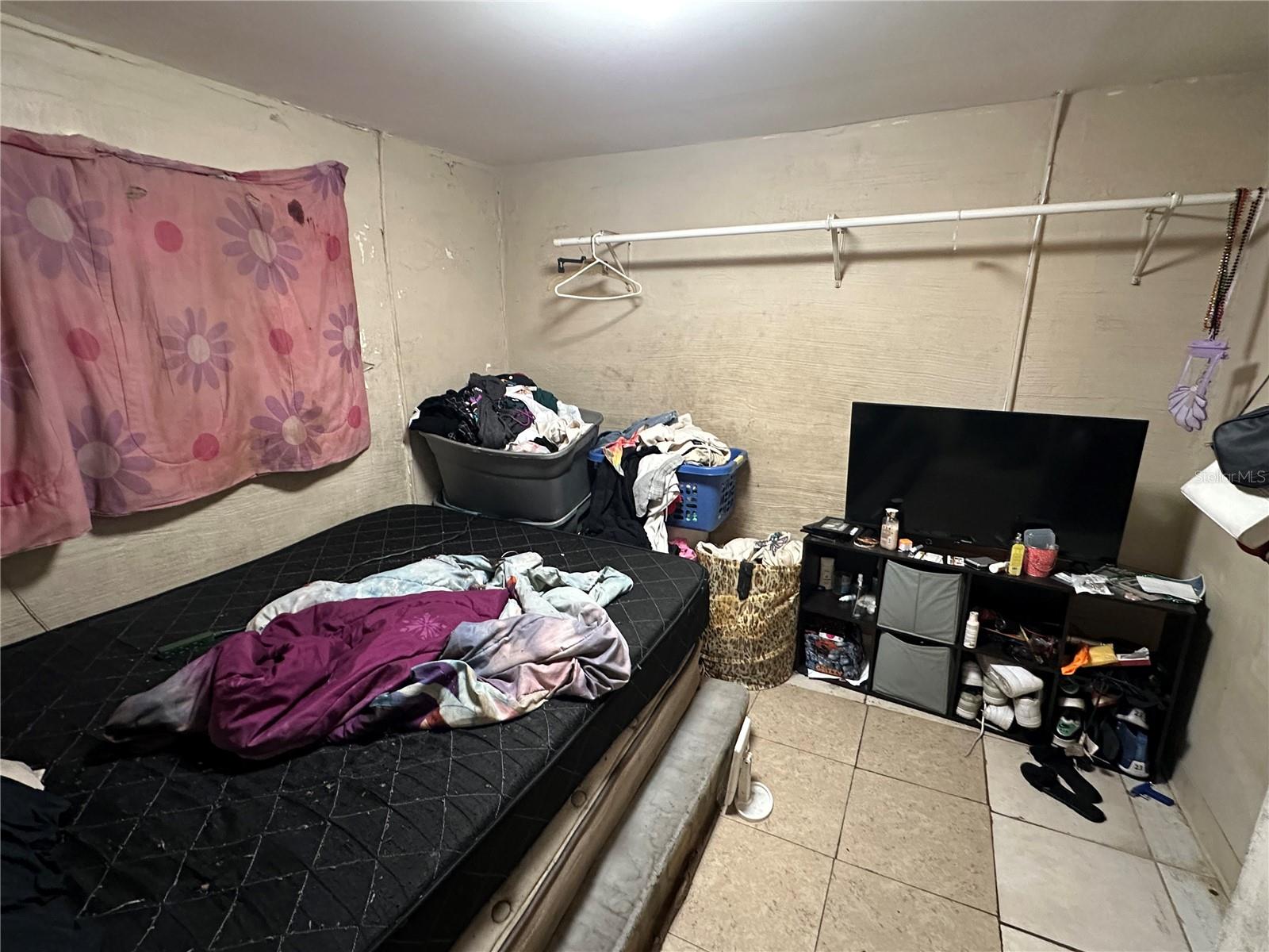 JACKSON HEIGHTS - Residential Income