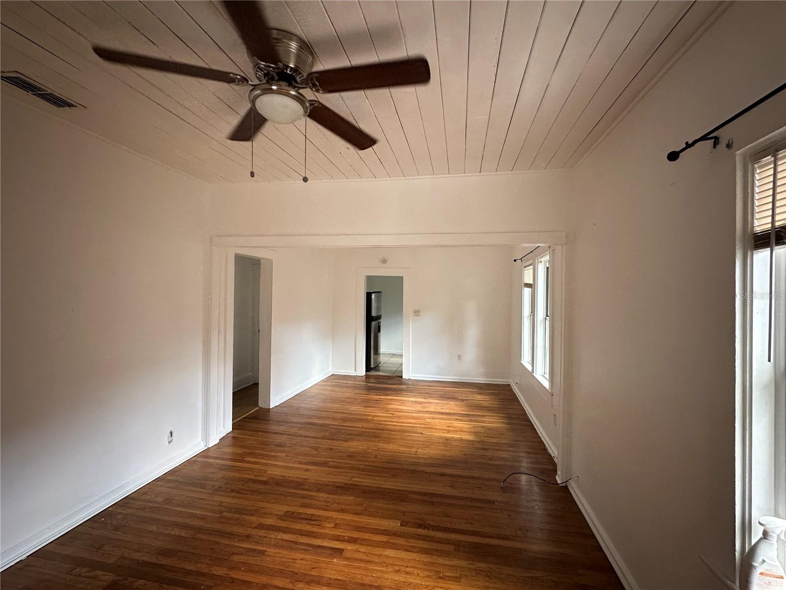 JACKSON HEIGHTS - Residential Income