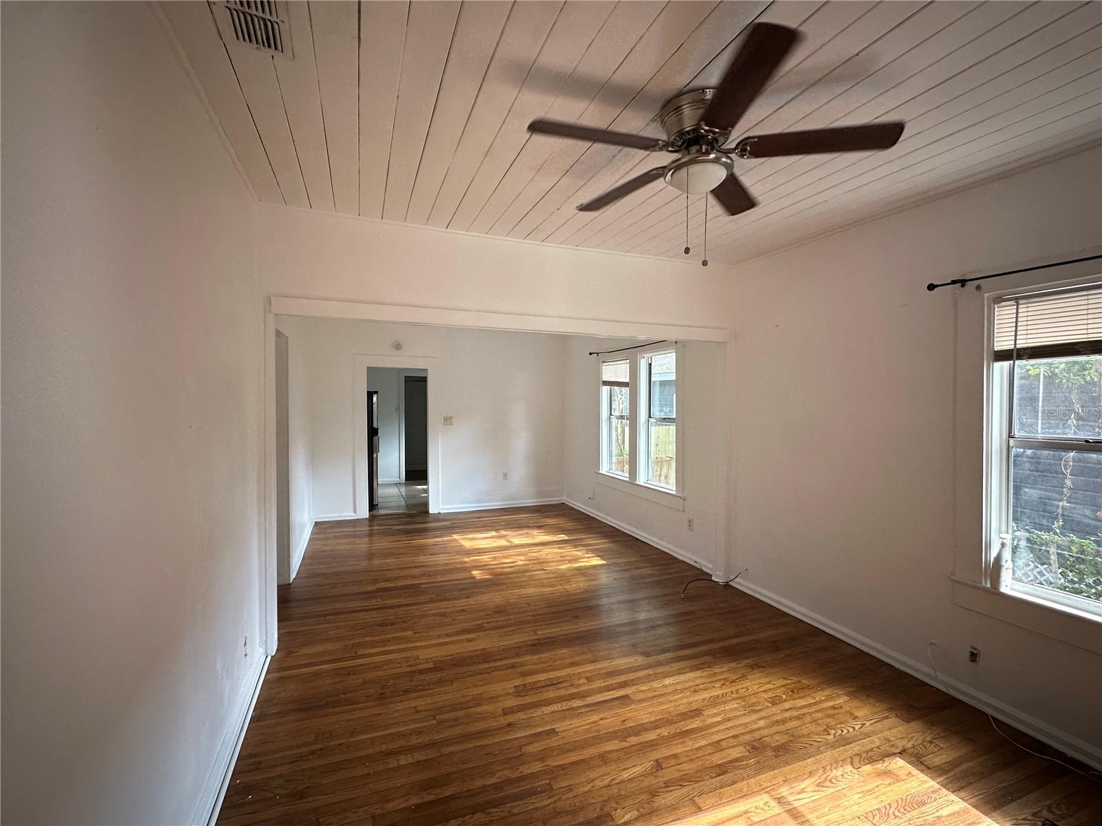 JACKSON HEIGHTS - Residential Income