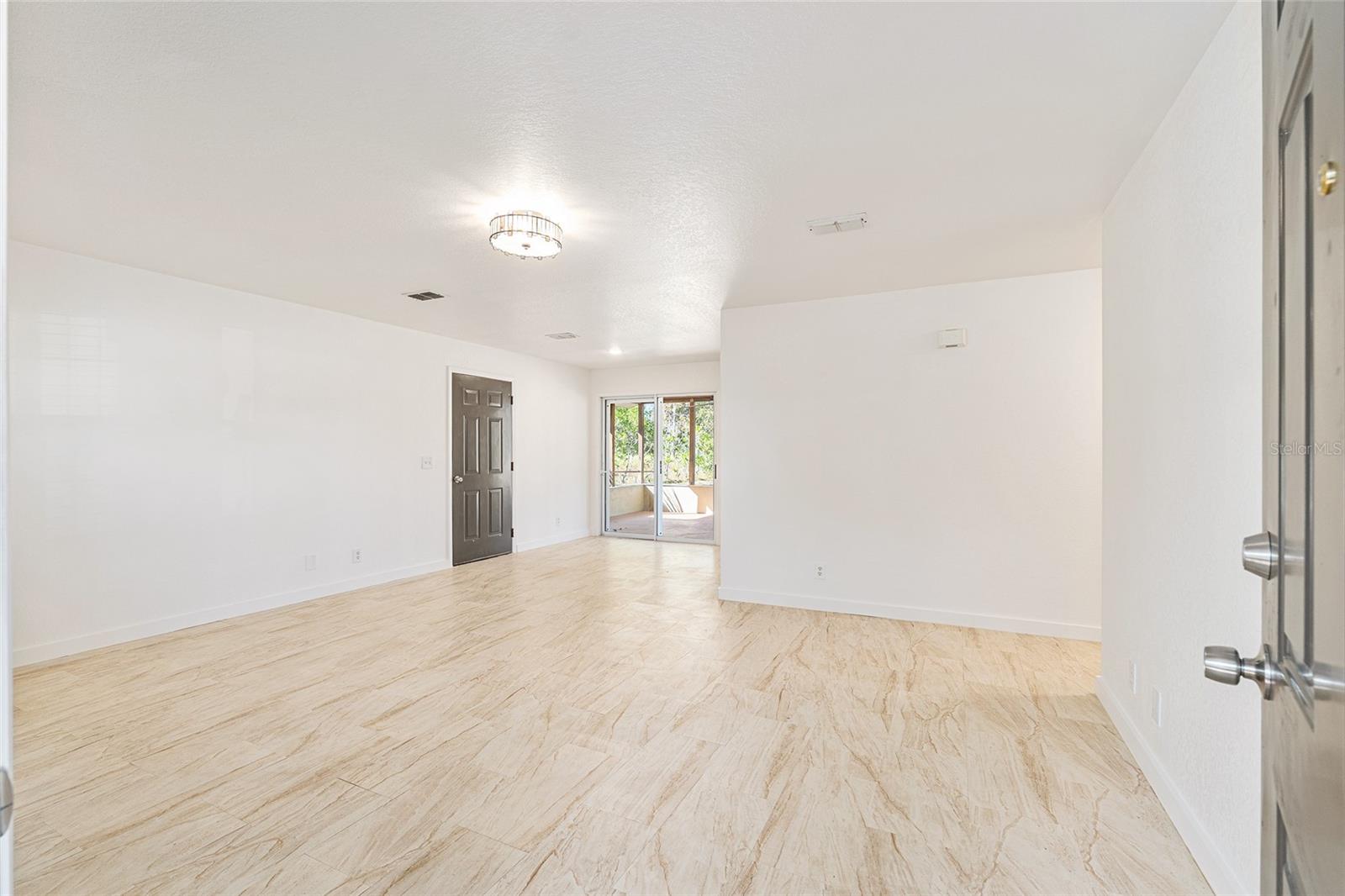 SILVER SPRINGS SHORES - Residential