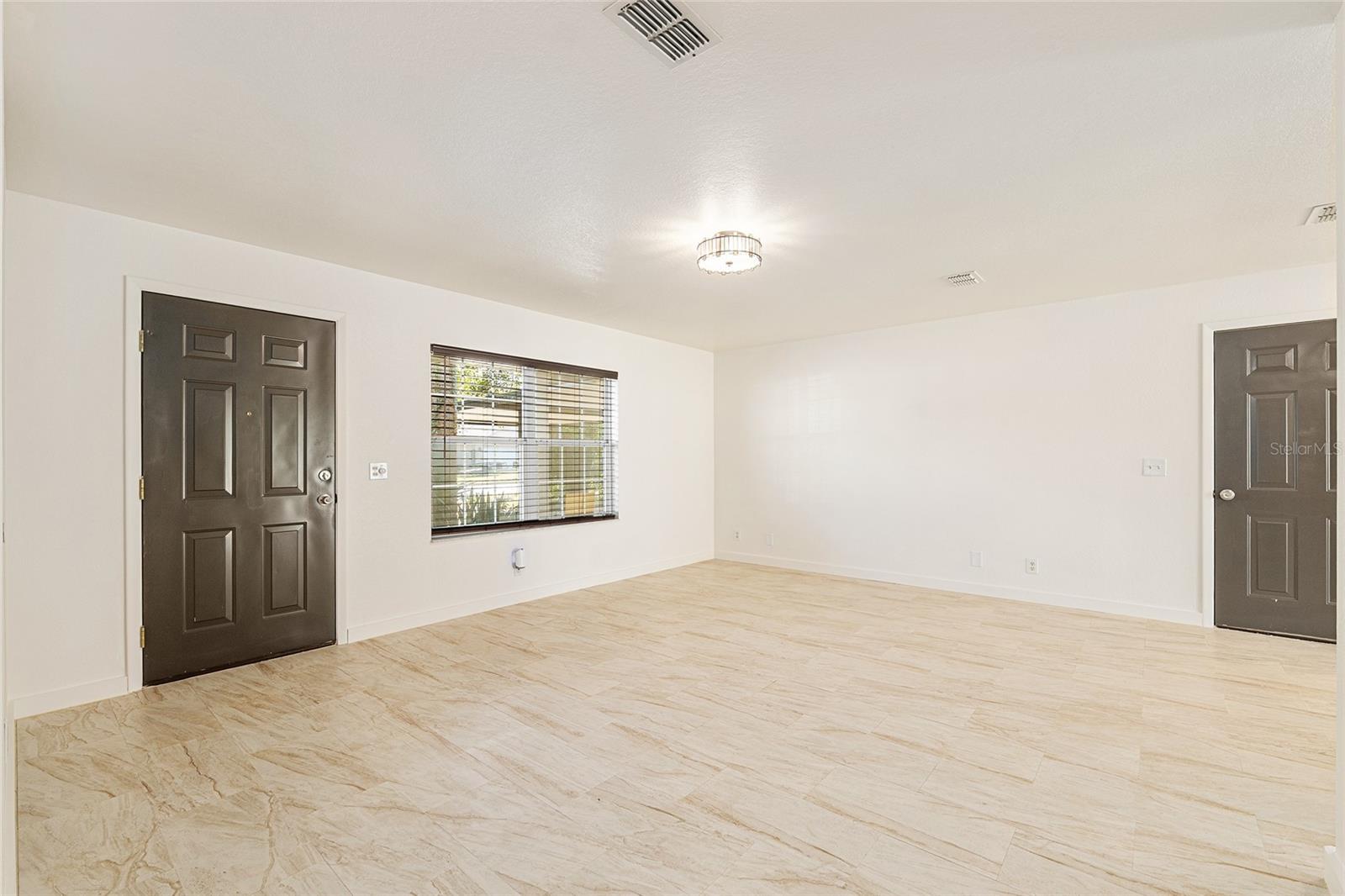 SILVER SPRINGS SHORES - Residential