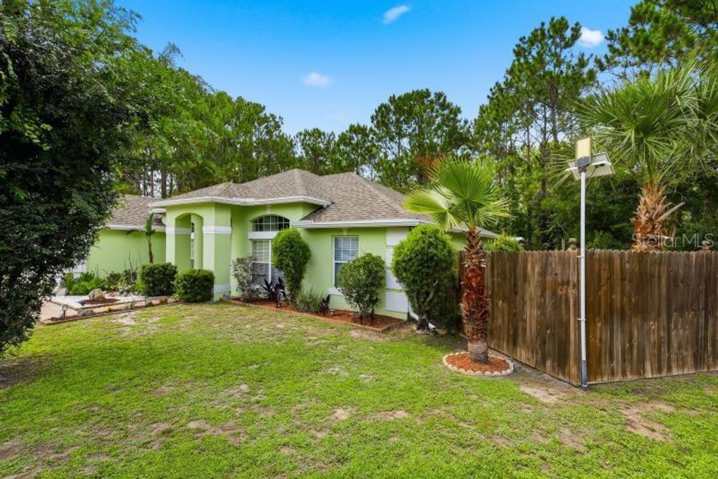Photo of 18 Burton Place, Palm Coast, FL 32137 (MLS # FC319007)