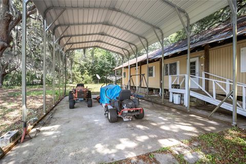 A home in DELAND