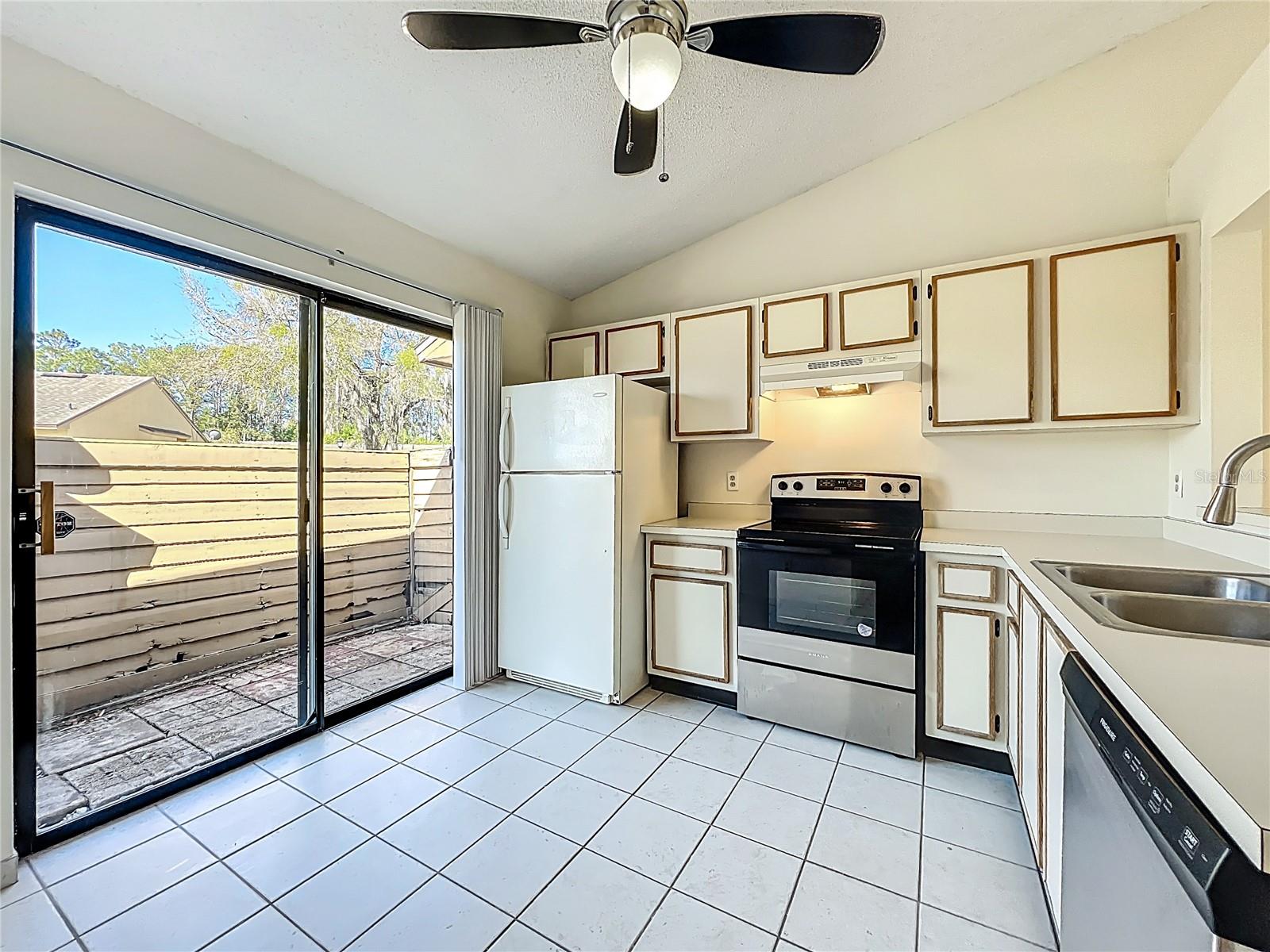 CREEKSIDE VILLAS AT MEADOW WOODS - Residential