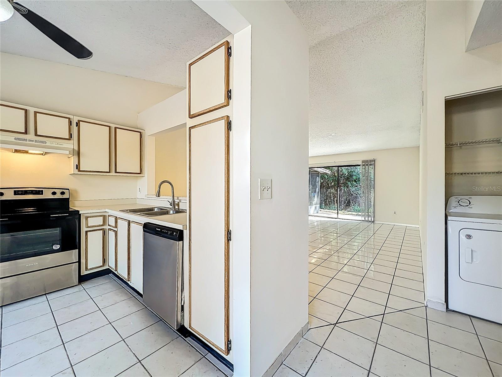 CREEKSIDE VILLAS AT MEADOW WOODS - Residential