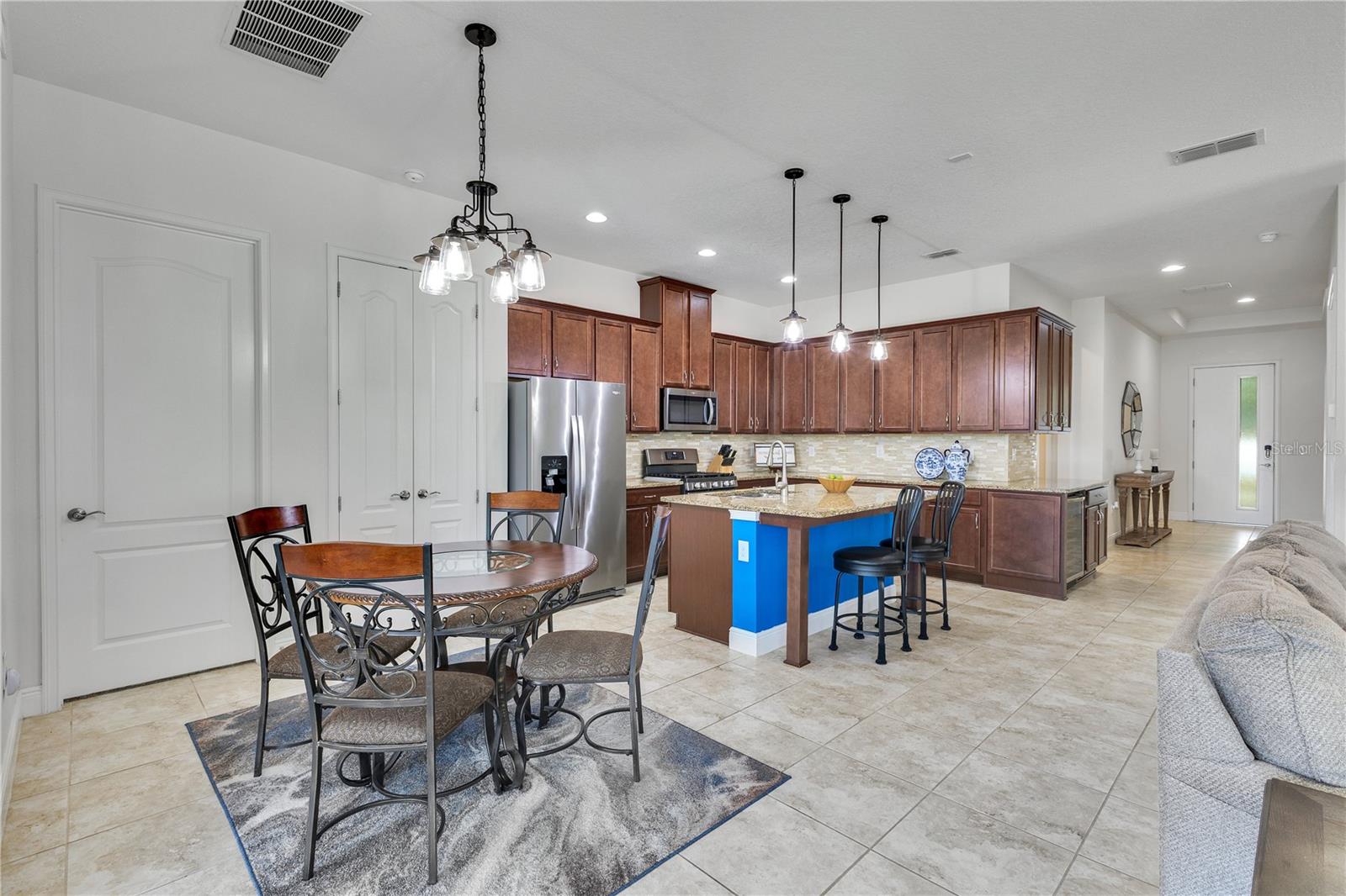 5017 E FOUNTAINWOOD DRIVE