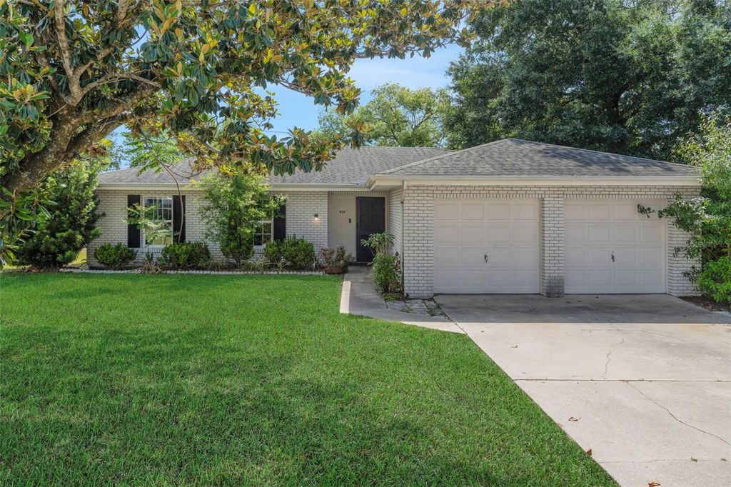 Photo of 404 Lake Ned Road, Winter Haven, FL 33884 (MLS # P4938713)