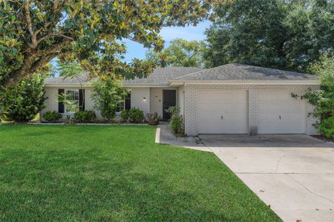 Photo of 404 Lake Ned Road, Winter Haven, FL 33884 (MLS # P4938713)