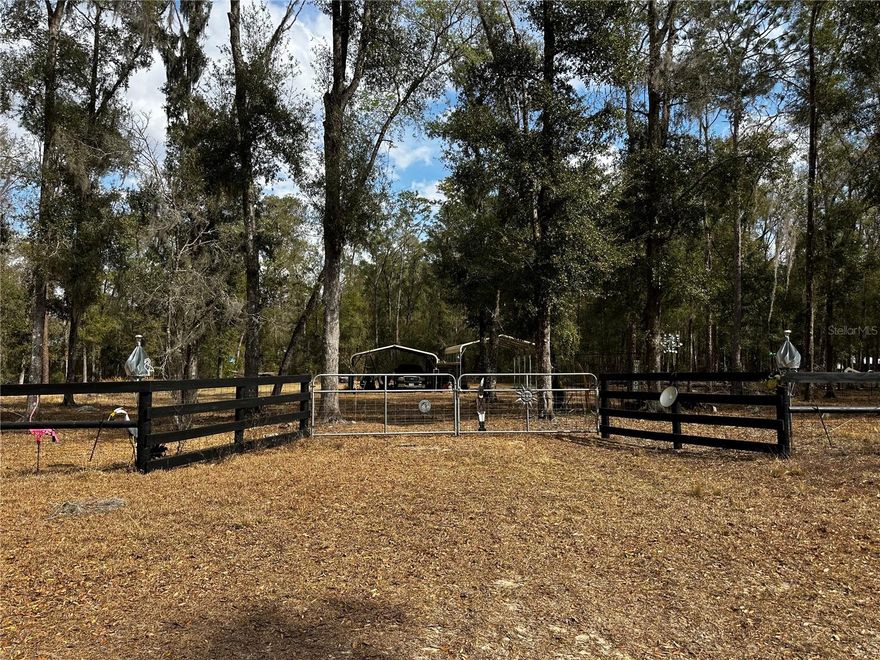 Welcome to this high & dry Floral City property that offers an excellent opportunity to build your dream home or your nature getaway from the city hustle & bustle.  The lot is 2.32 acres and measures 307X331, has mature trees and is competely fenced.  You're just minutes away from Floral City, the Withlacoochee Bike Trail, Brooksville and just a 10 minute drive to I-75.