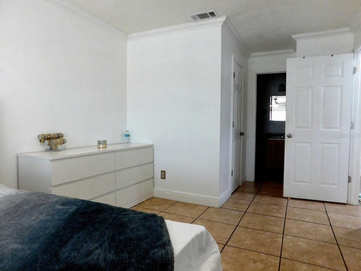 PERHING OAKS - Residential