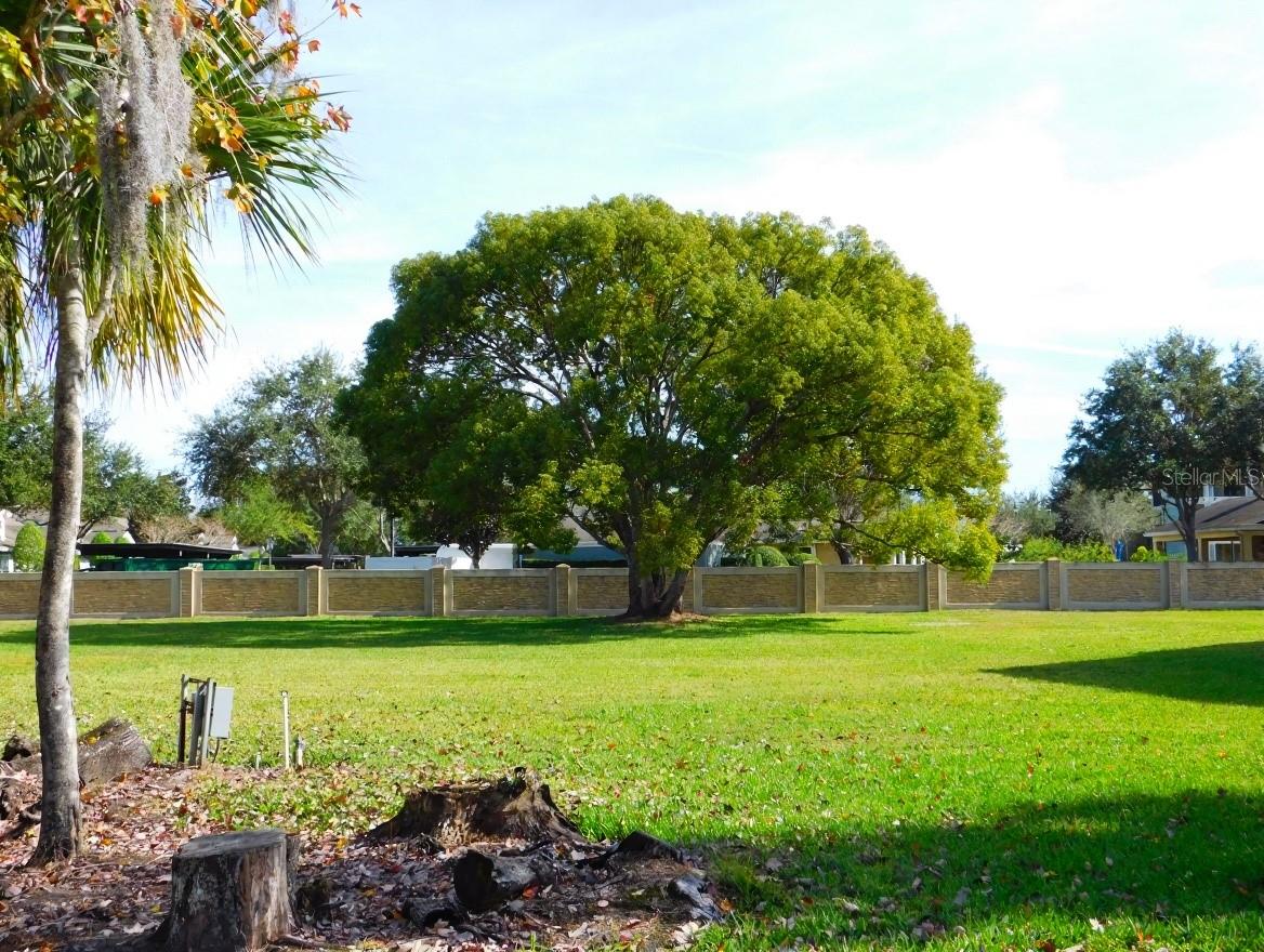 PERHING OAKS - Residential