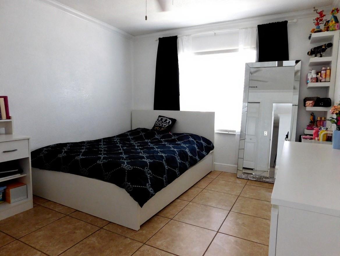 PERHING OAKS - Residential