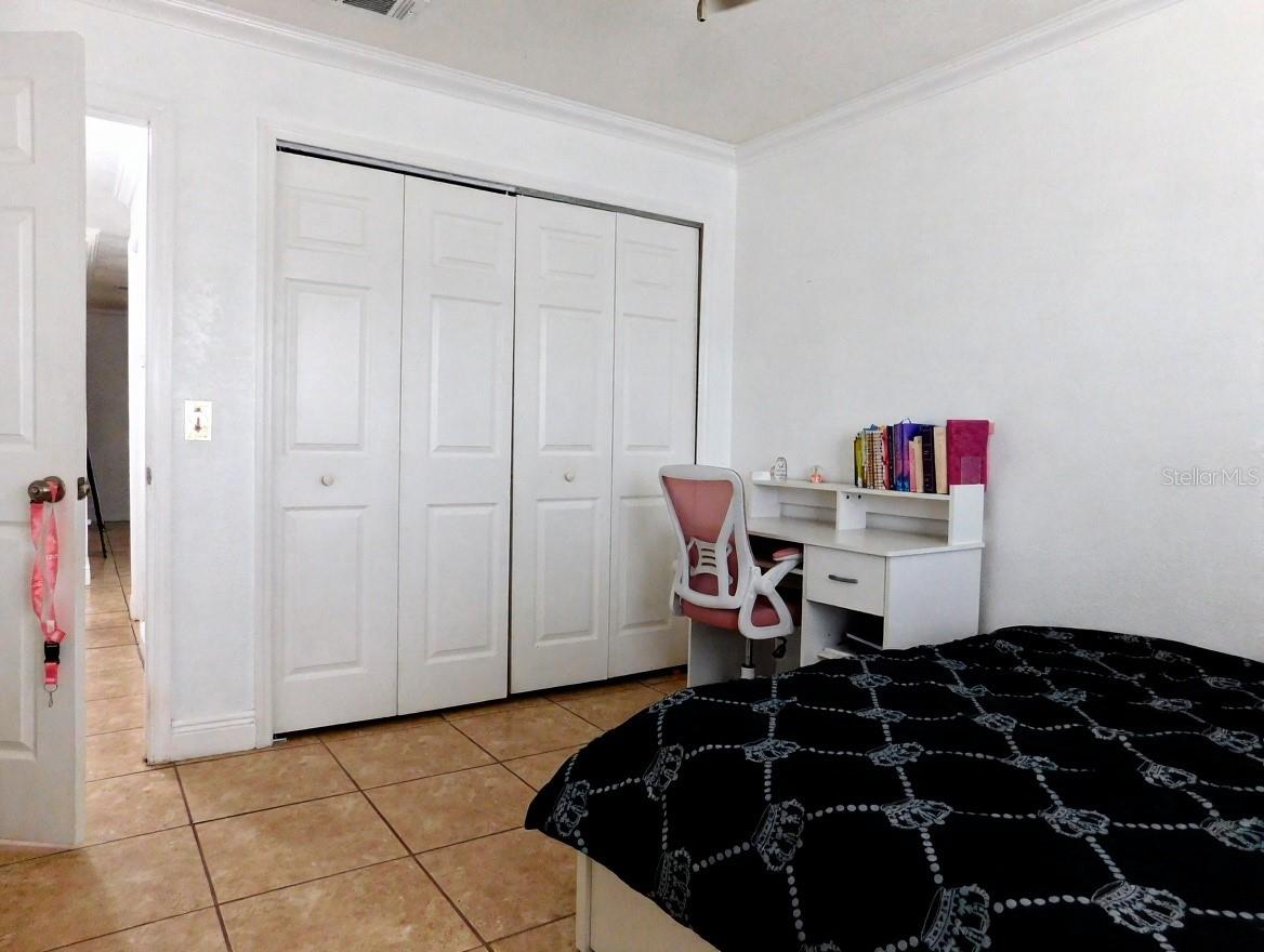 PERHING OAKS - Residential