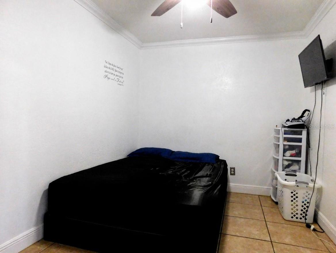 PERHING OAKS - Residential