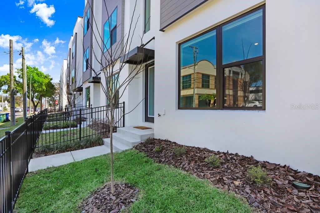 Photo of 2506 W Cleveland Street #20, Tampa, FL 33609 (MLS # TB8551018)