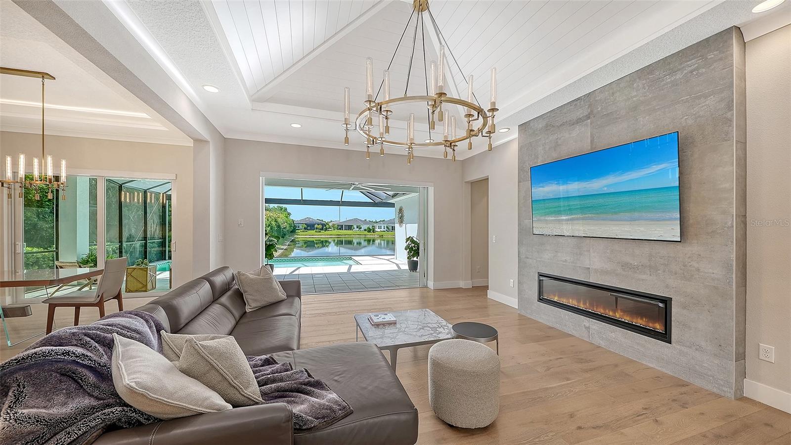 SANDHILL LAKE - Residential