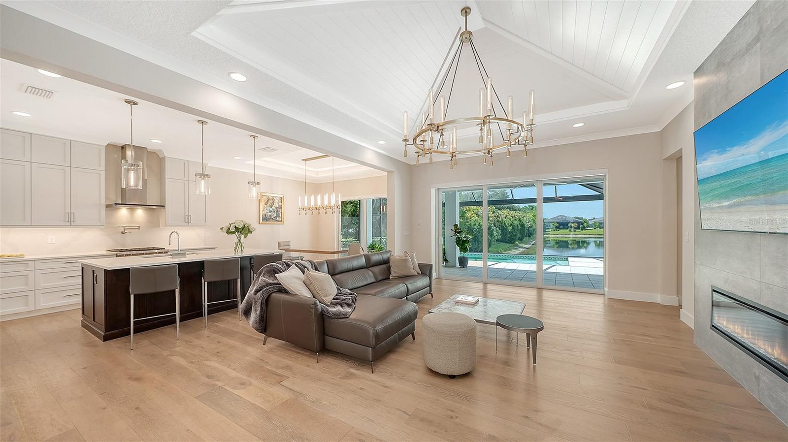 SANDHILL LAKE - Residential