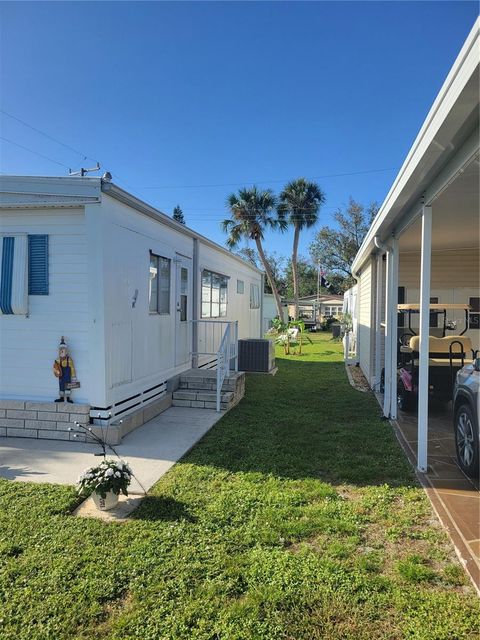 A home in ELLENTON