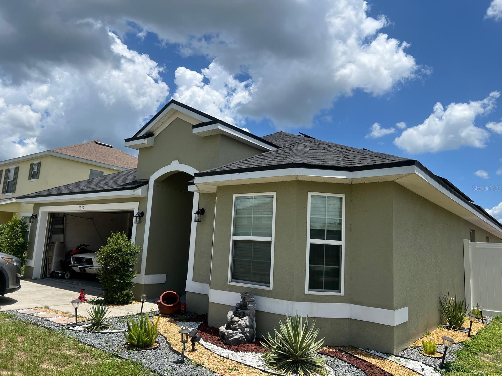 1015 SABINE PLACE