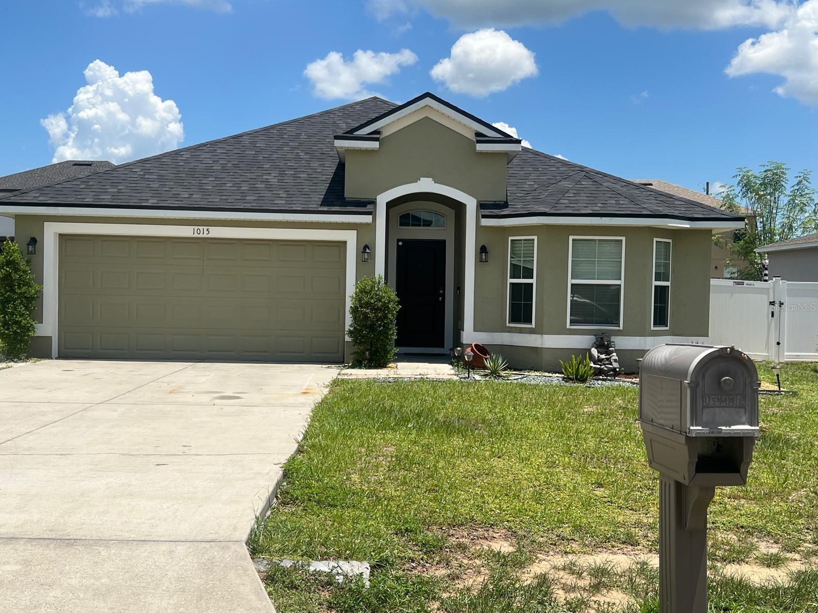 BUILTIN 2018, THIS HOME FEATURES 3 BEDROOMS. 2 BATHROOMS, AND AN OPEN CONCEPT KITHEN, LIVING RIIM AND DINING AEA.IT ALSO FEATURES A GARDEN AND PATIO FOR RELAXING OUTSIDE. IT ALSO COMES WITH ALL APLIANCES AND AN INNOVATIVE PURIFIED WATER SYSTEM.
