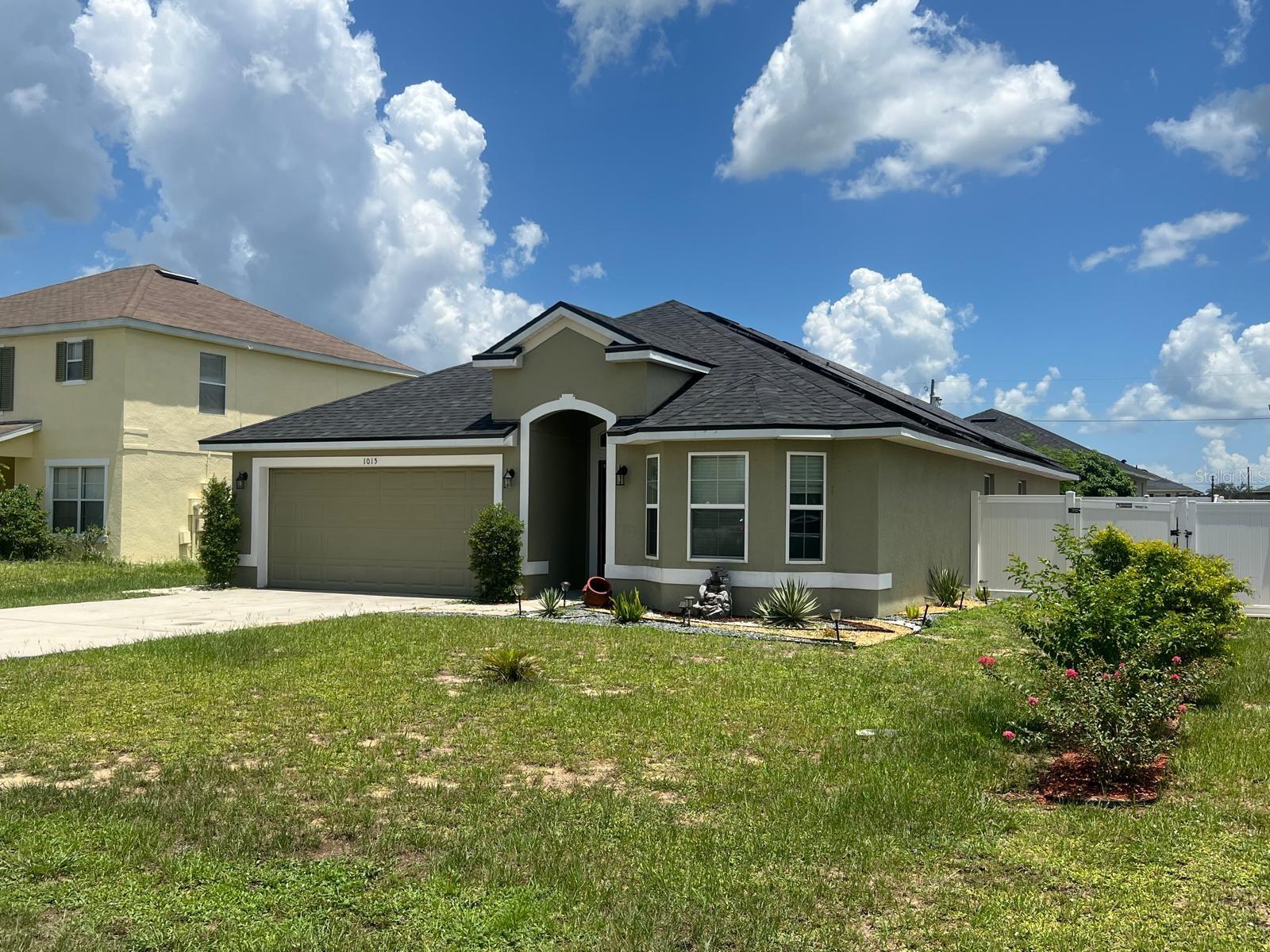 1015 SABINE PLACE