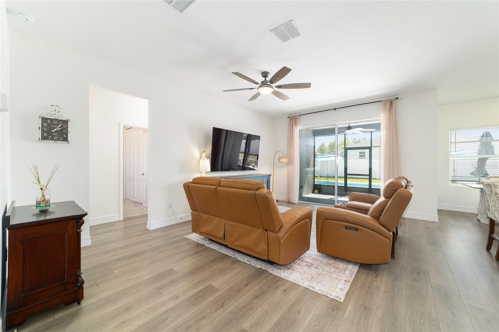 MARION OAKS - Residential