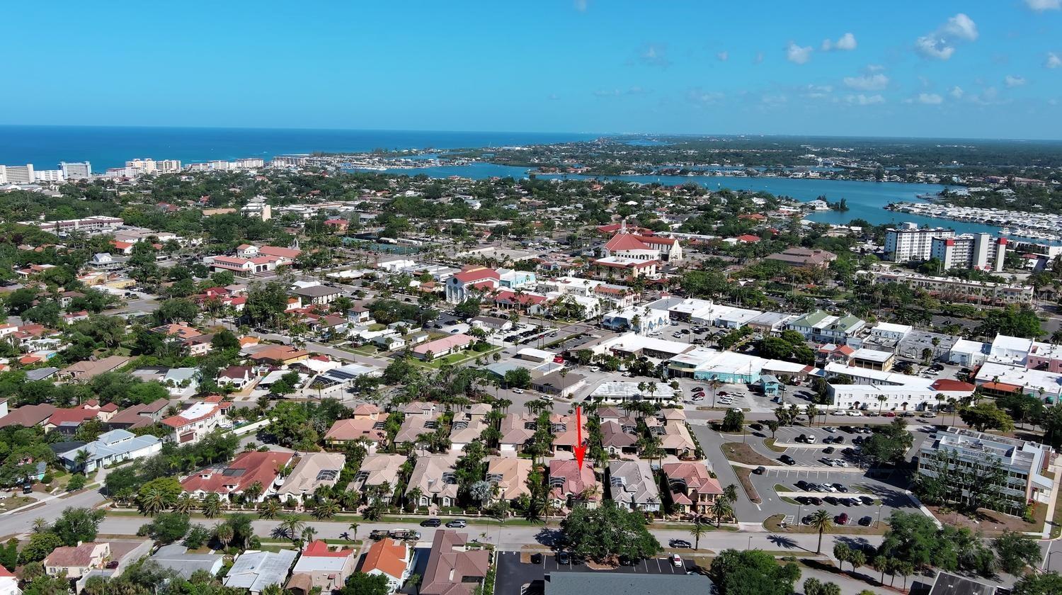 THE COURTYARDS OF VENICE - Residential