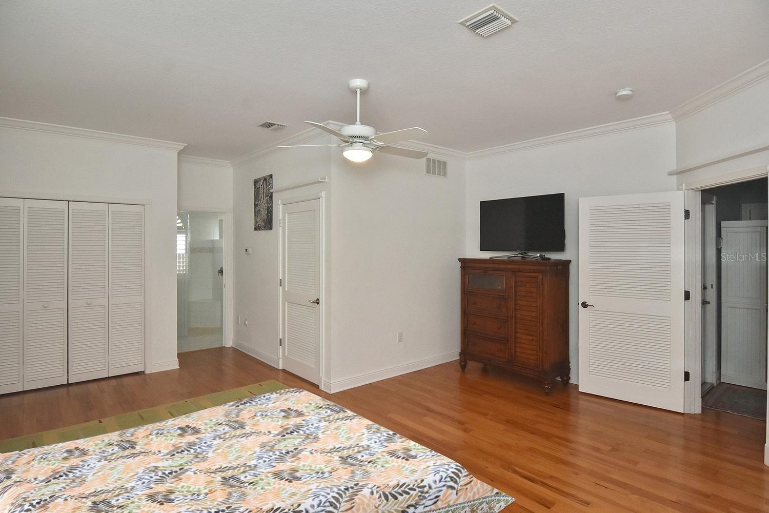 THE COURTYARDS OF VENICE - Residential