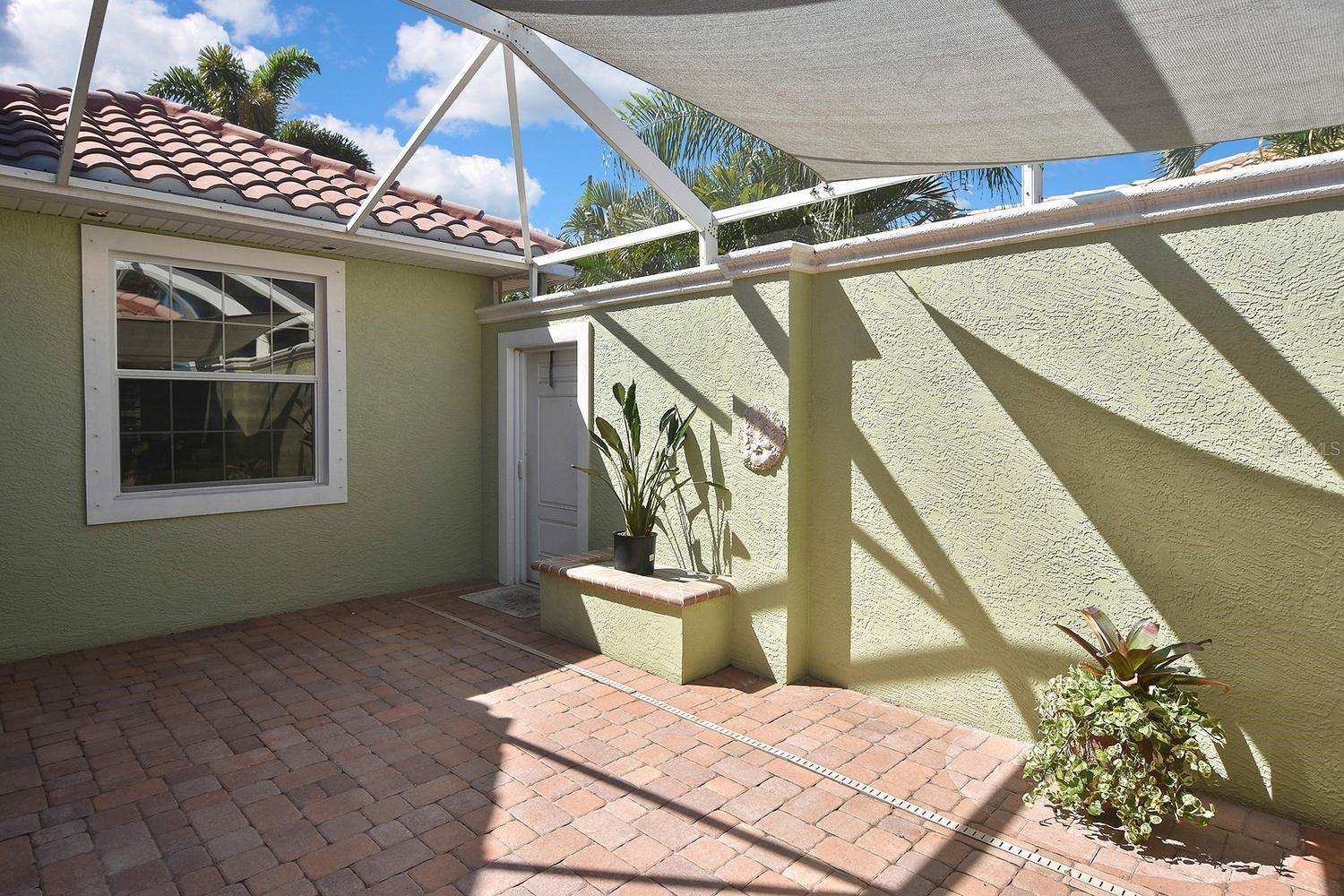 THE COURTYARDS OF VENICE - Residential