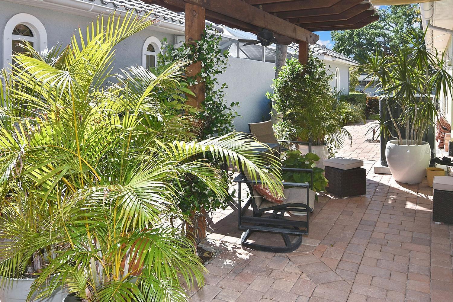 THE COURTYARDS OF VENICE - Residential