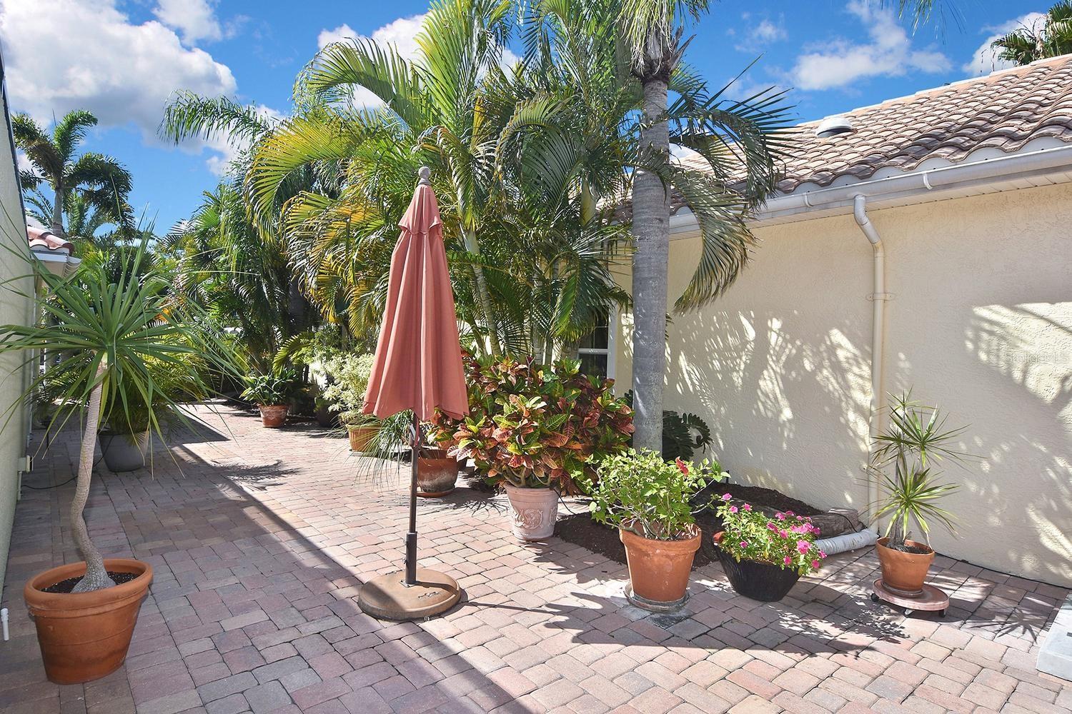 THE COURTYARDS OF VENICE - Residential