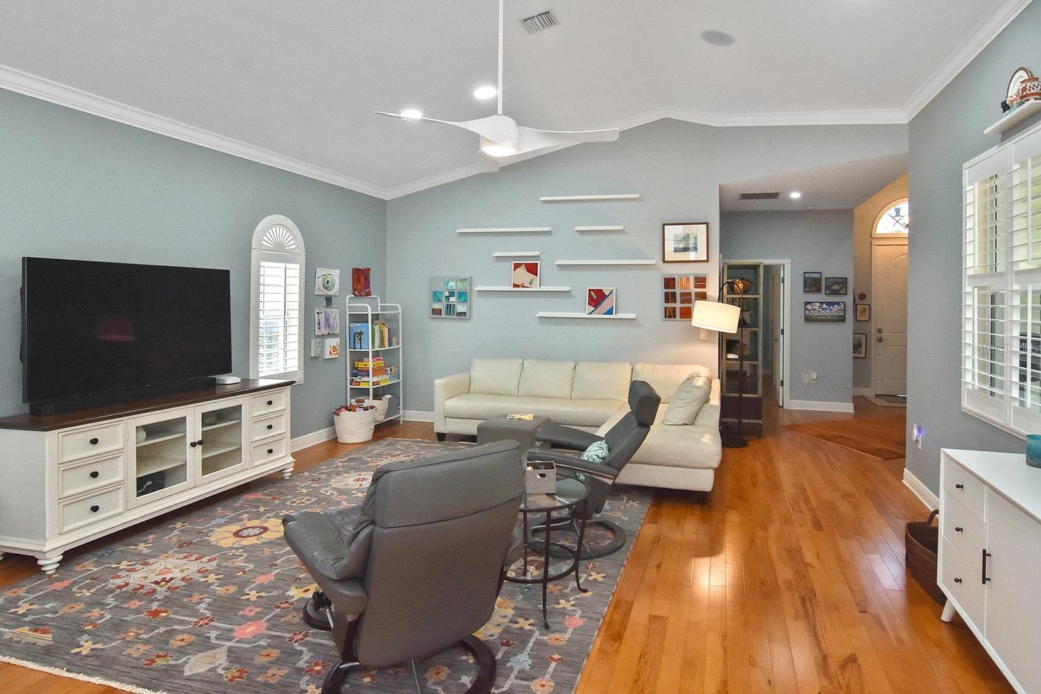 THE COURTYARDS OF VENICE - Residential