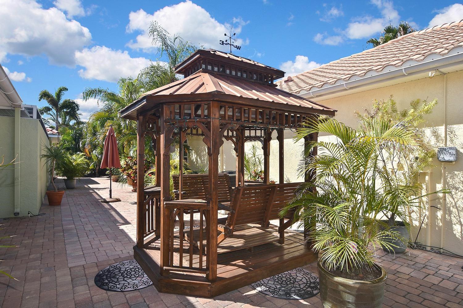 THE COURTYARDS OF VENICE - Residential