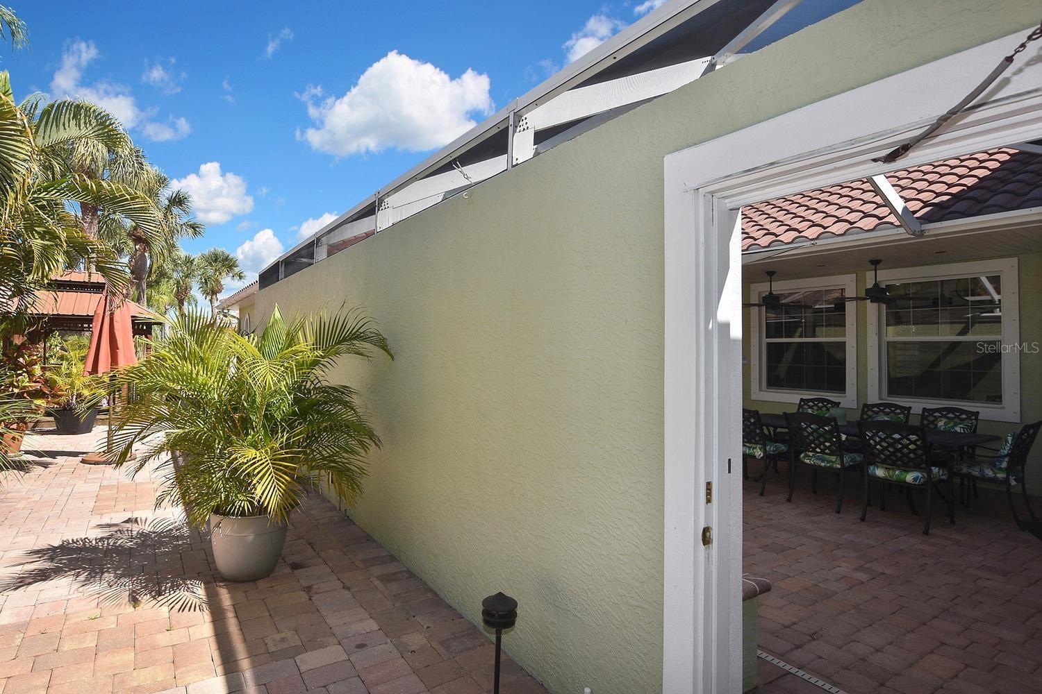 THE COURTYARDS OF VENICE - Residential