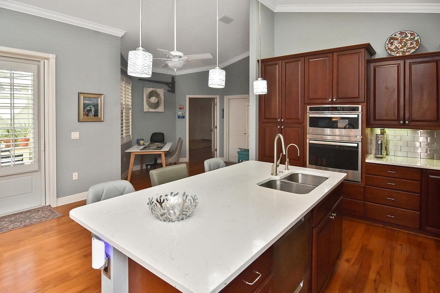 THE COURTYARDS OF VENICE - Residential