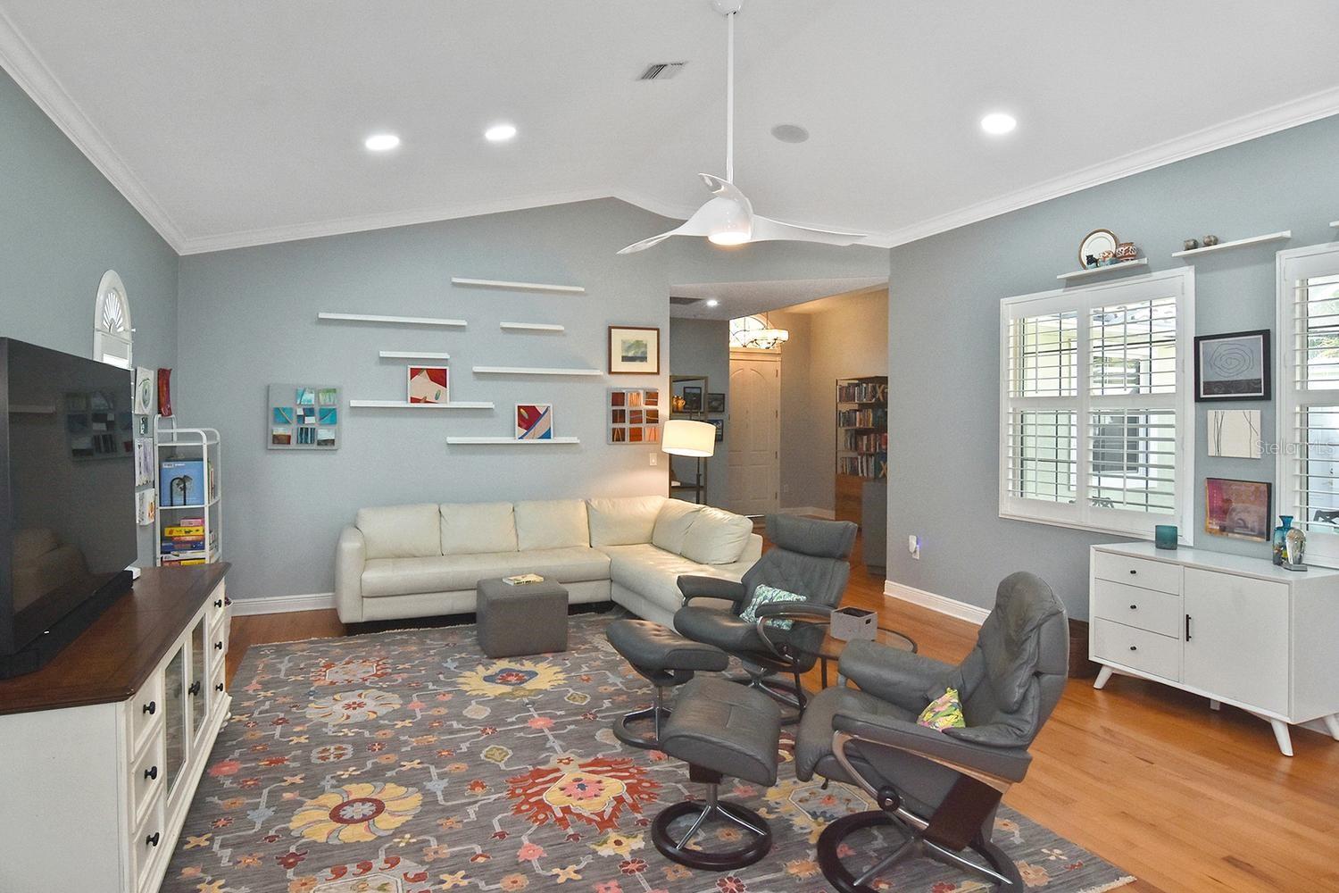 THE COURTYARDS OF VENICE - Residential