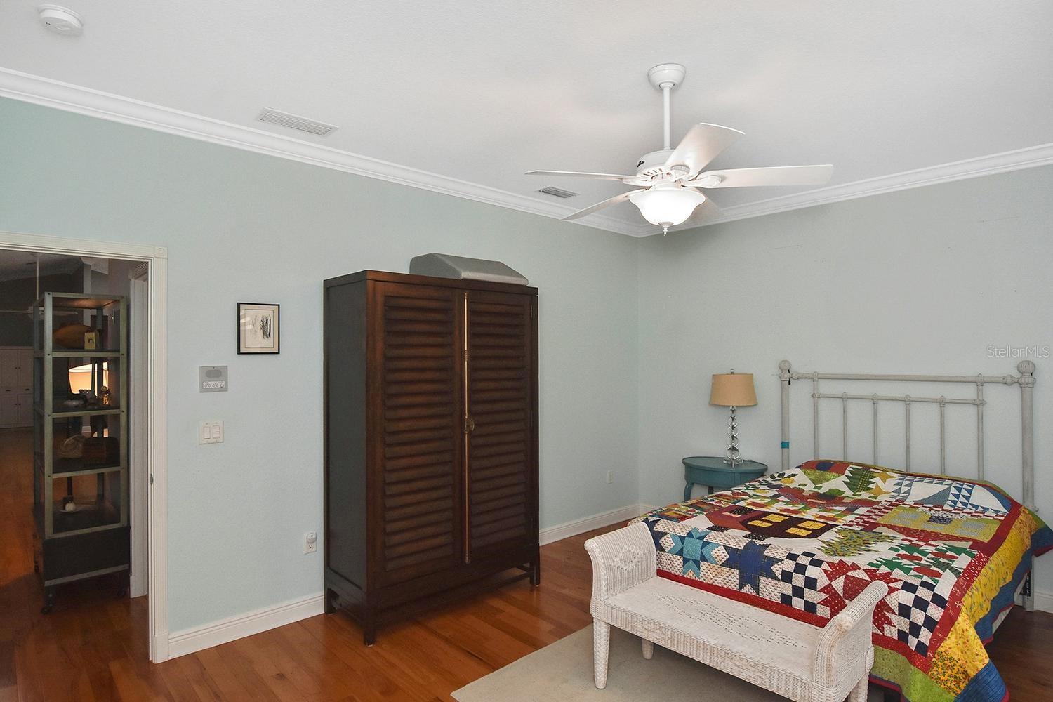 THE COURTYARDS OF VENICE - Residential