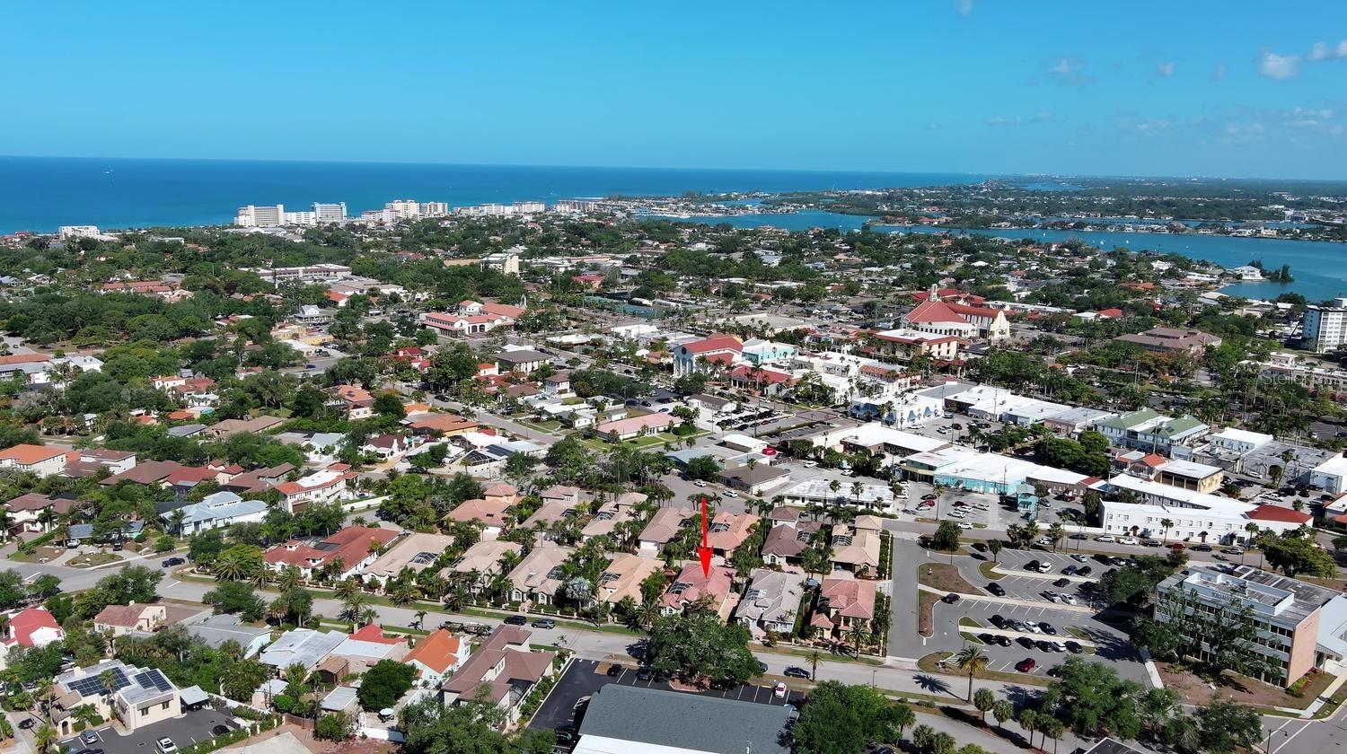 THE COURTYARDS OF VENICE - Residential