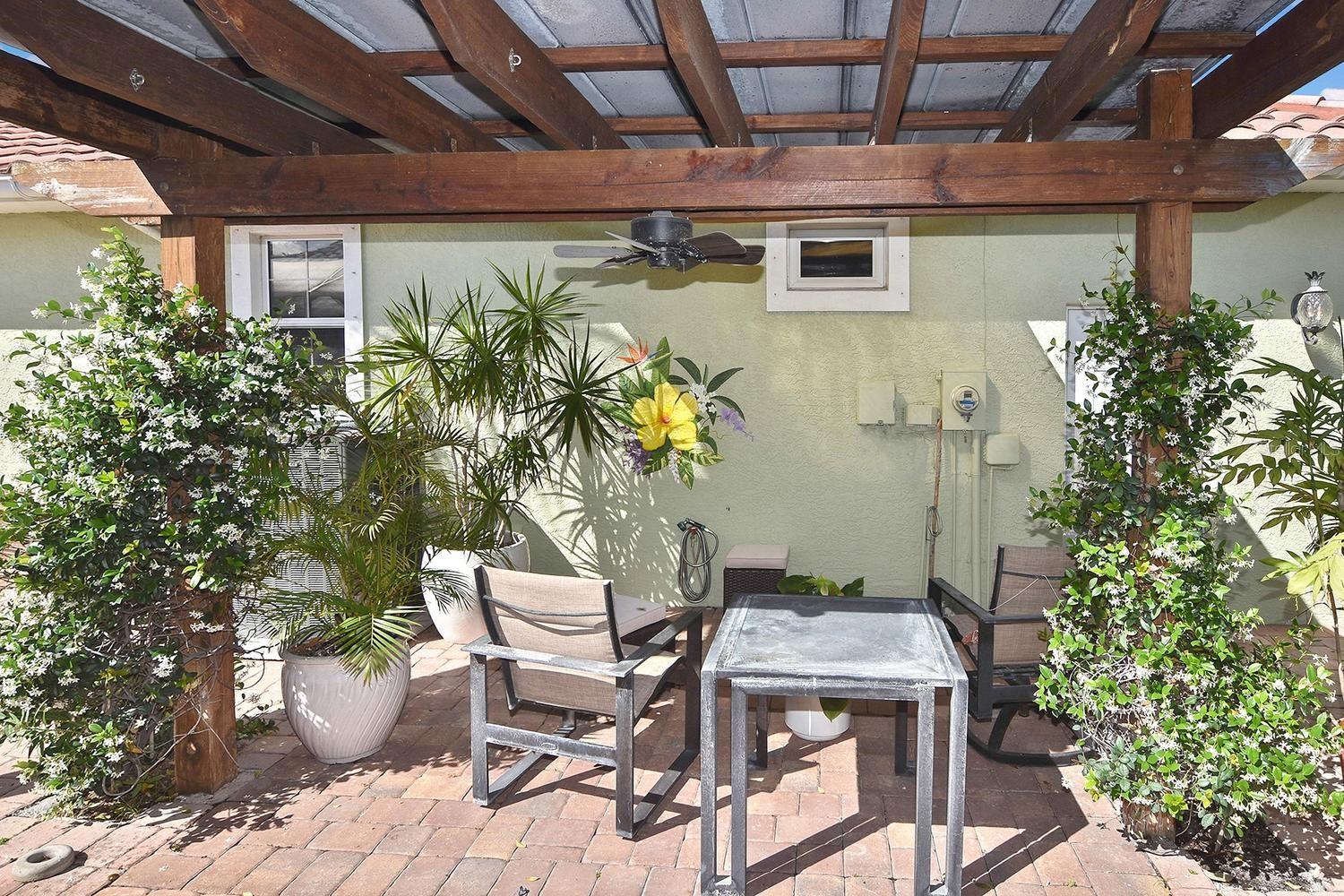 THE COURTYARDS OF VENICE - Residential