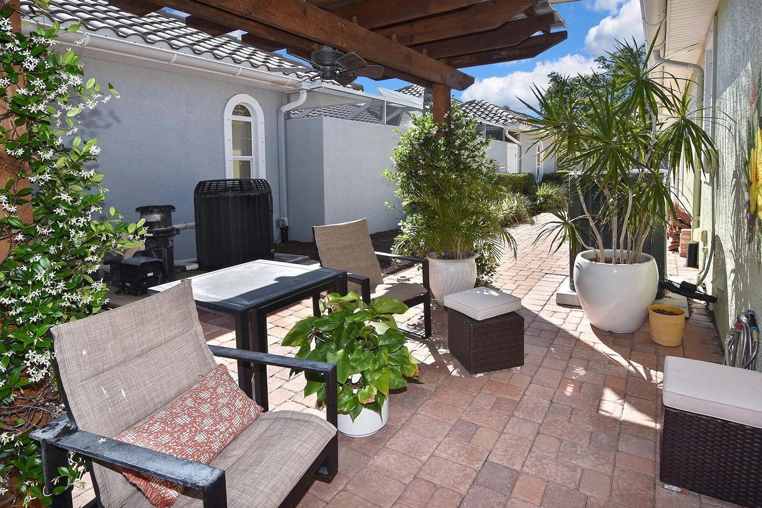 THE COURTYARDS OF VENICE - Residential