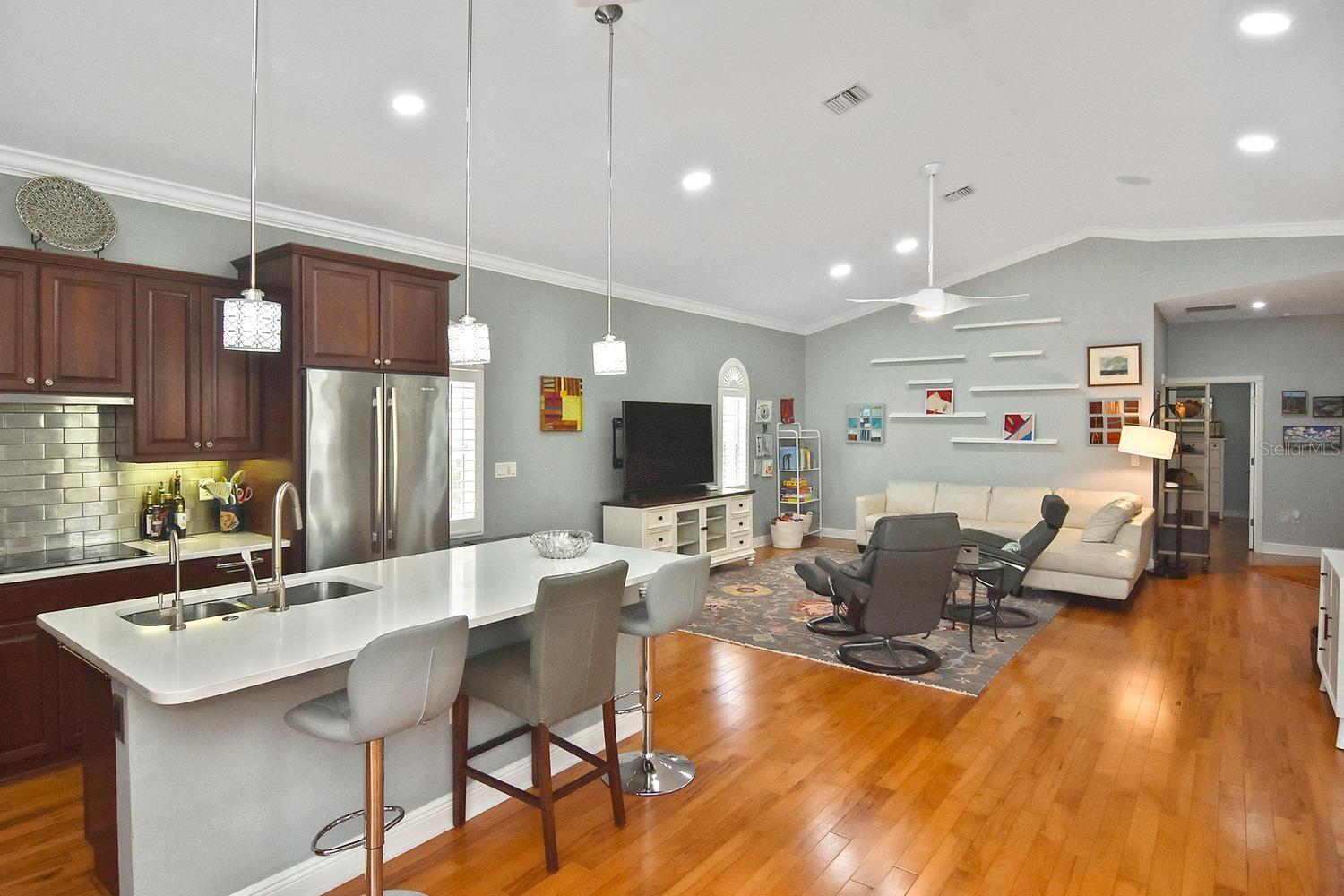 THE COURTYARDS OF VENICE - Residential