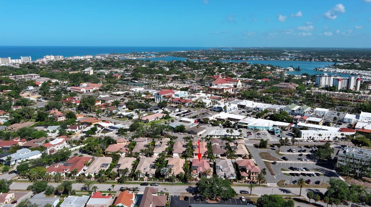 THE COURTYARDS OF VENICE - Residential