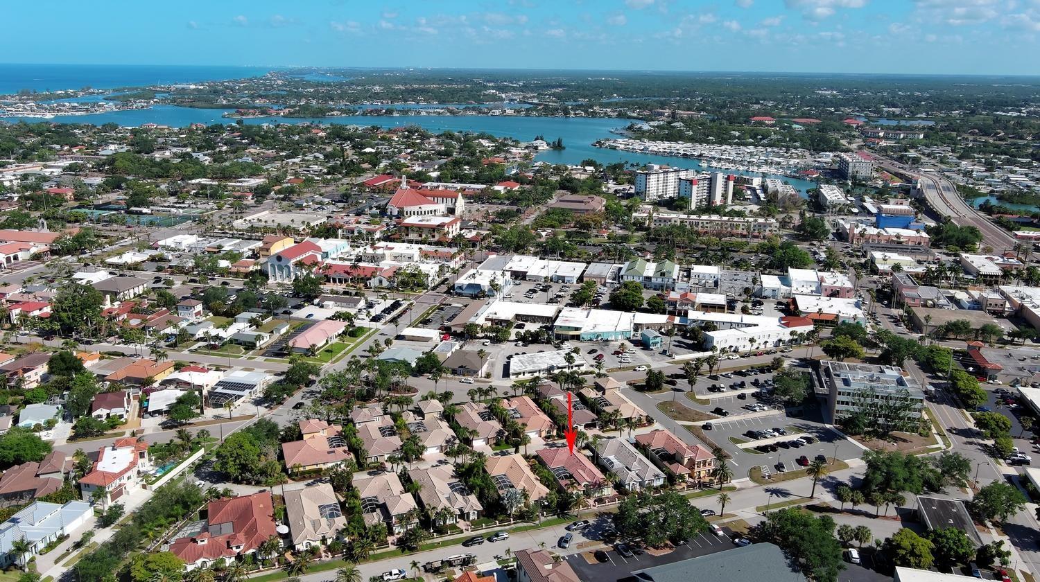 THE COURTYARDS OF VENICE - Residential
