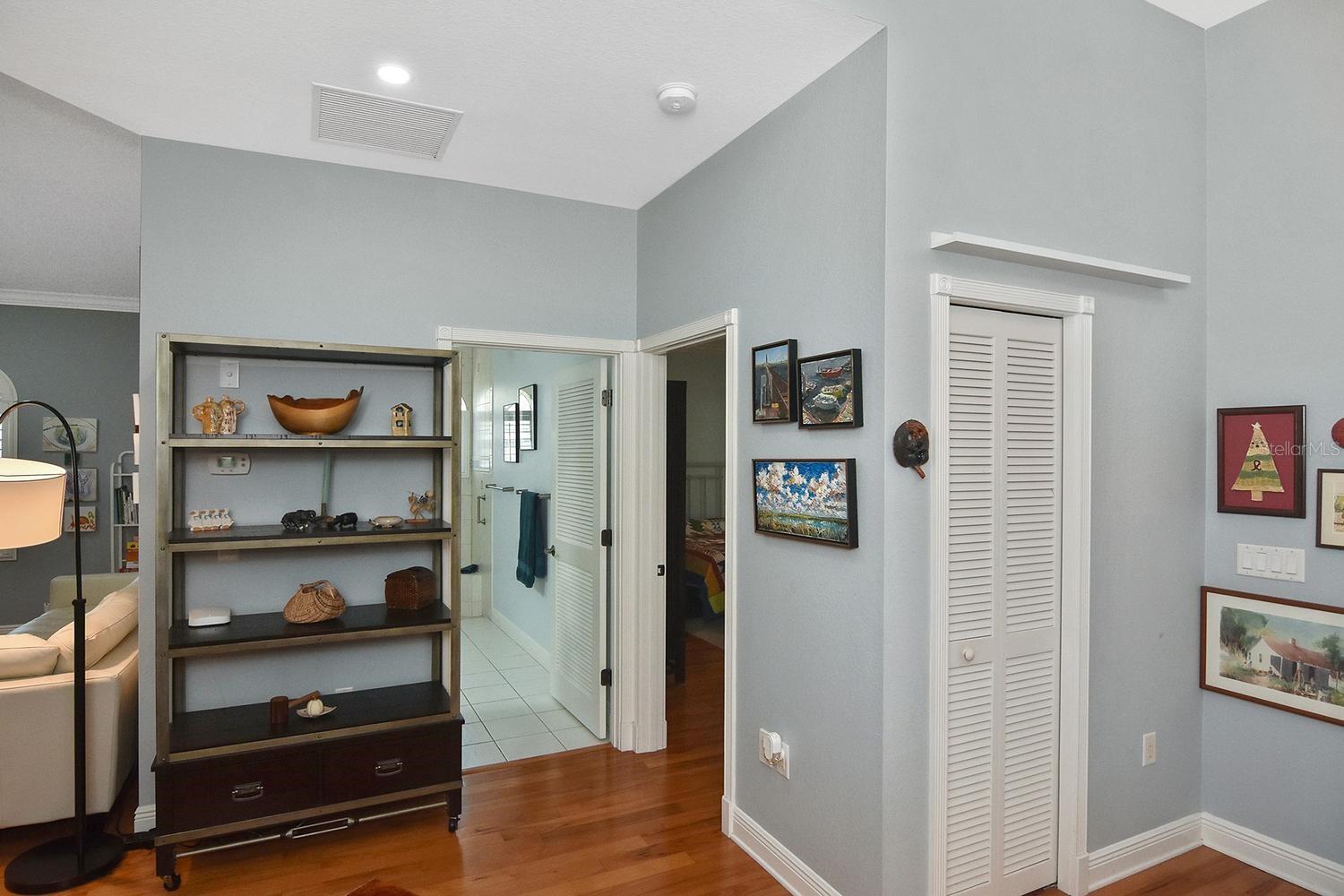 THE COURTYARDS OF VENICE - Residential