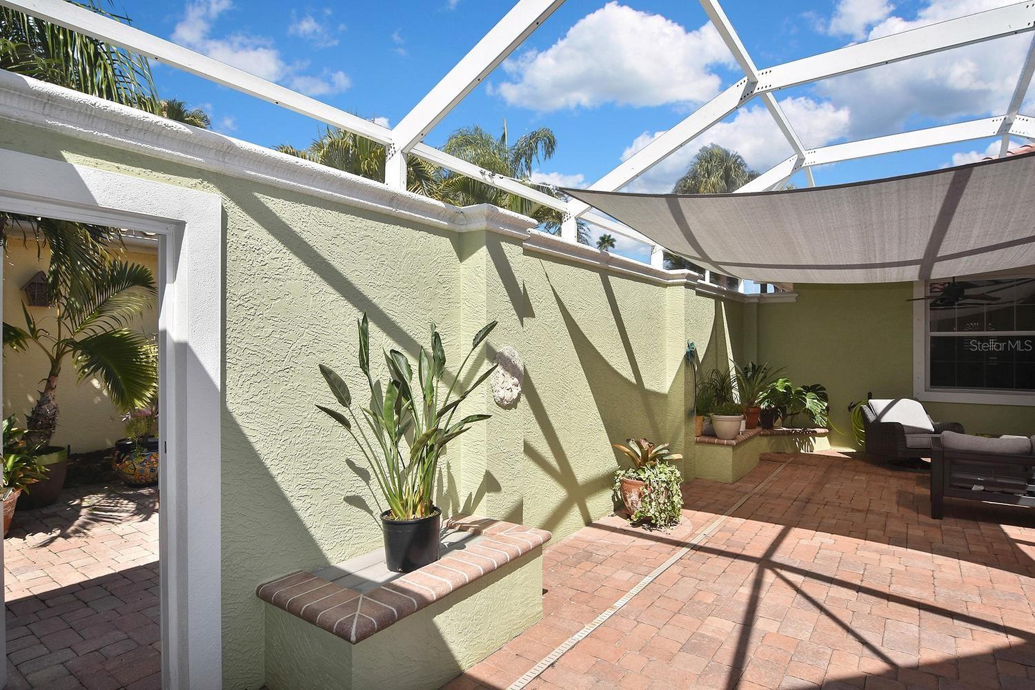 THE COURTYARDS OF VENICE - Residential
