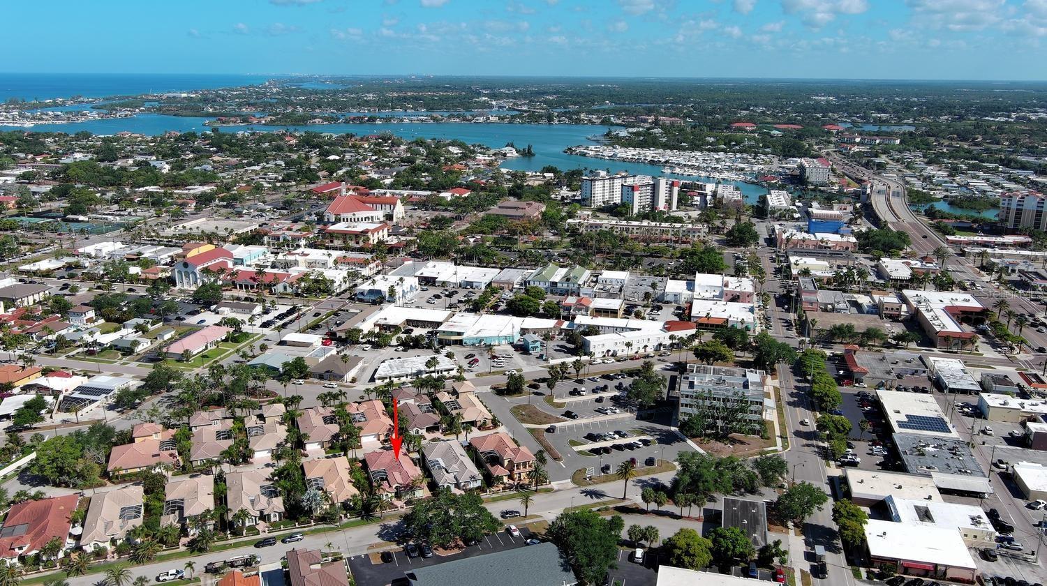 THE COURTYARDS OF VENICE - Residential