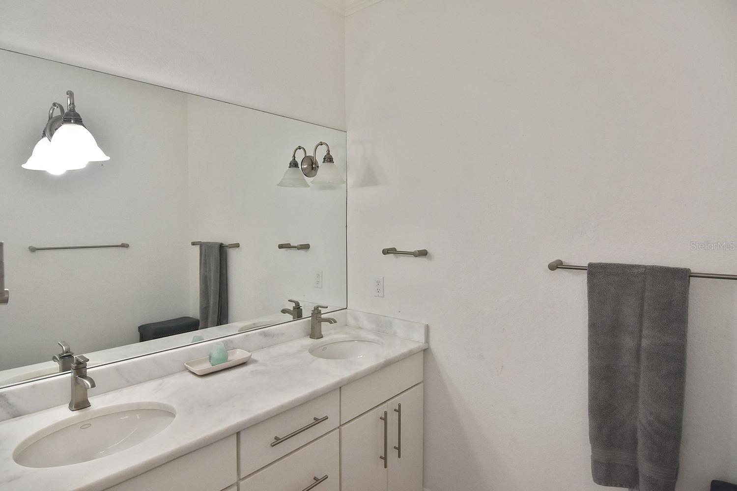 THE COURTYARDS OF VENICE - Residential